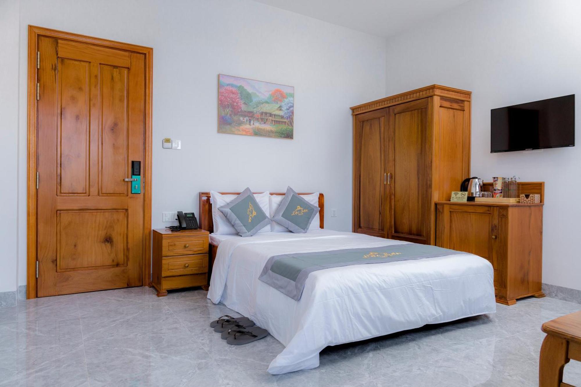 Loc Son Hotel Buôn Ma Thuột Zewnętrze zdjęcie