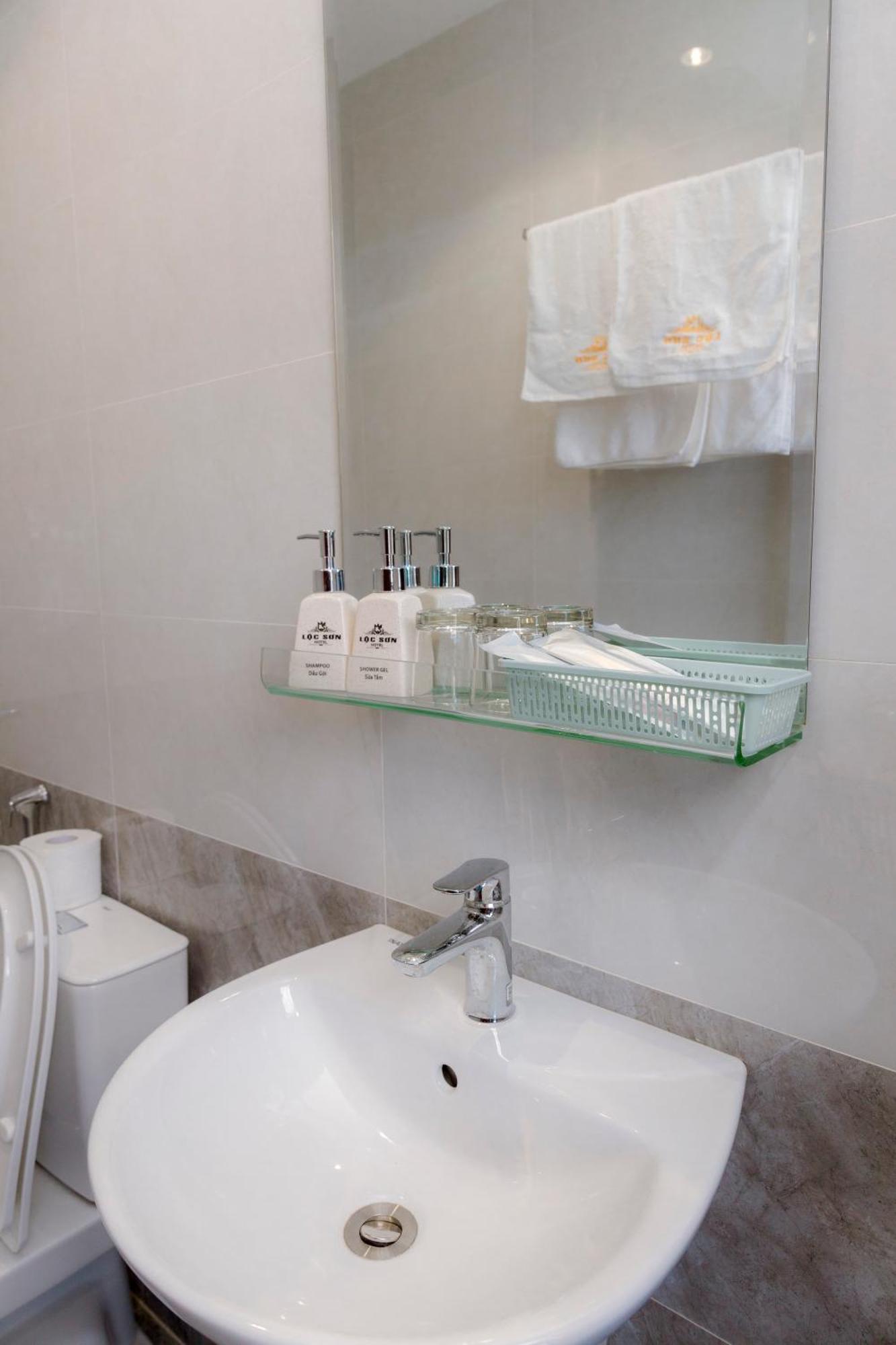 Loc Son Hotel Buôn Ma Thuột Zewnętrze zdjęcie