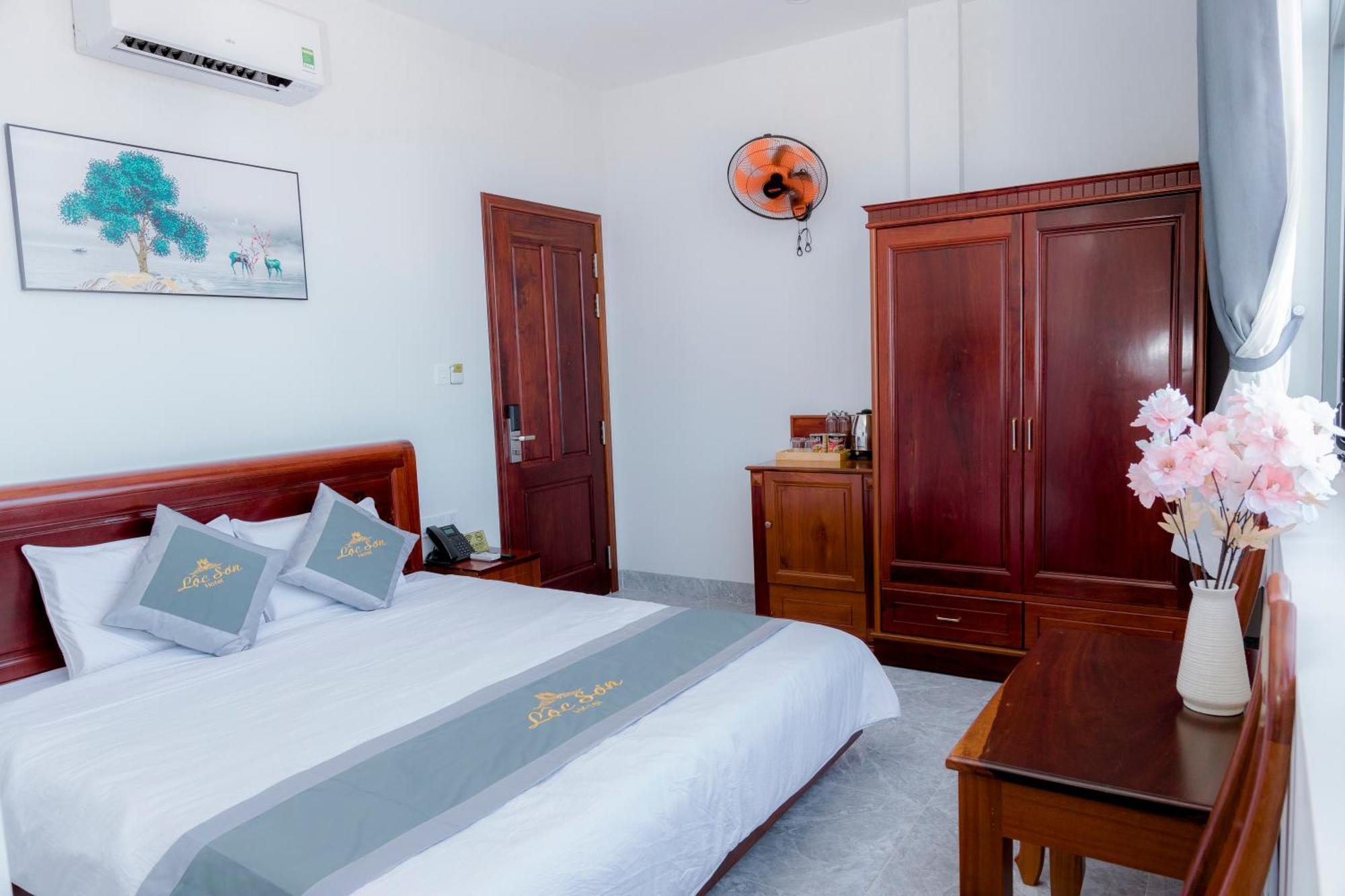 Loc Son Hotel Buôn Ma Thuột Zewnętrze zdjęcie