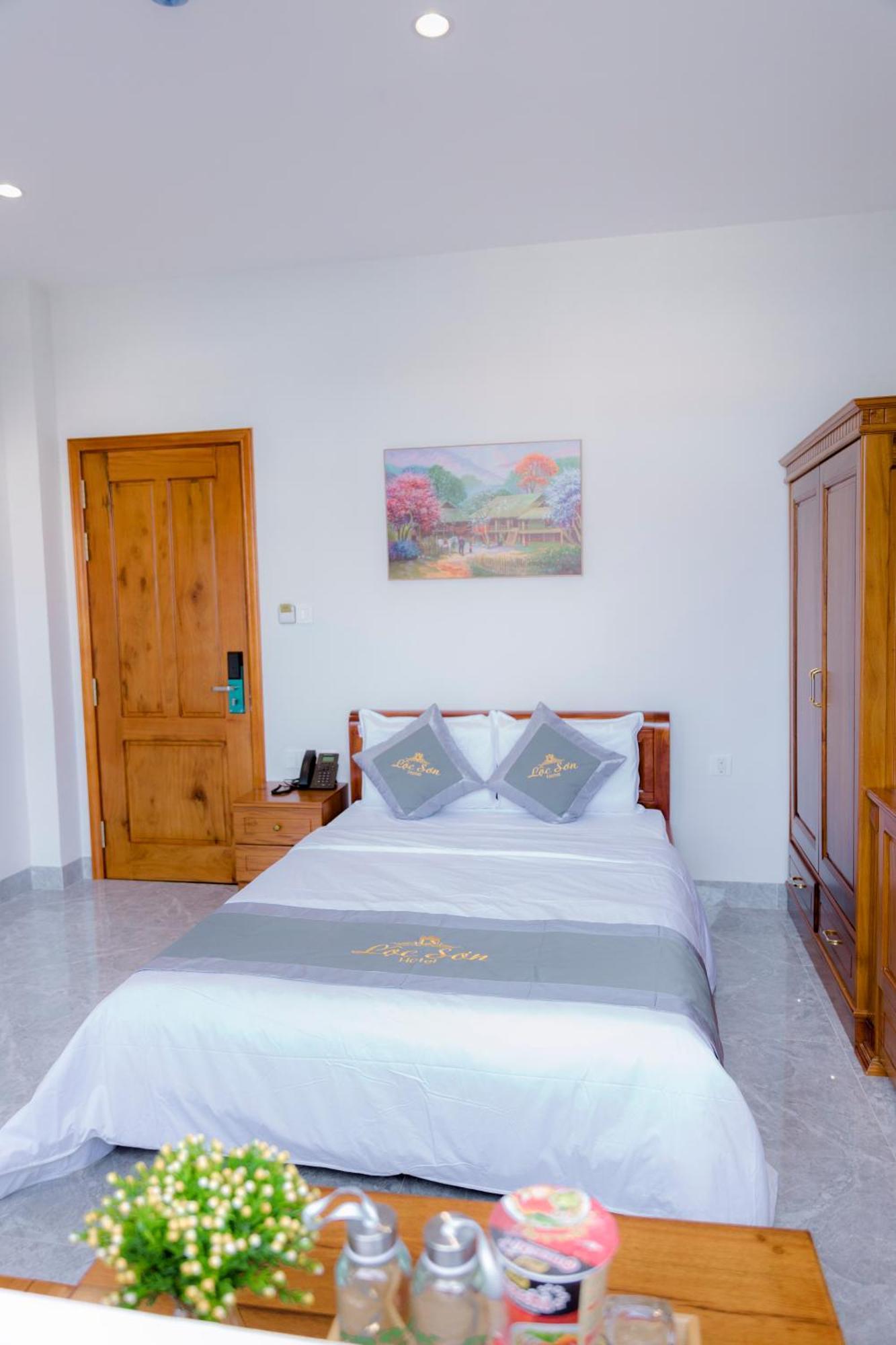 Loc Son Hotel Buôn Ma Thuột Zewnętrze zdjęcie